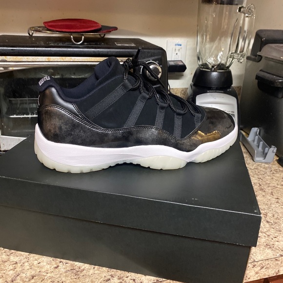 Jordan 11 lows barons - Picture 1 of 1